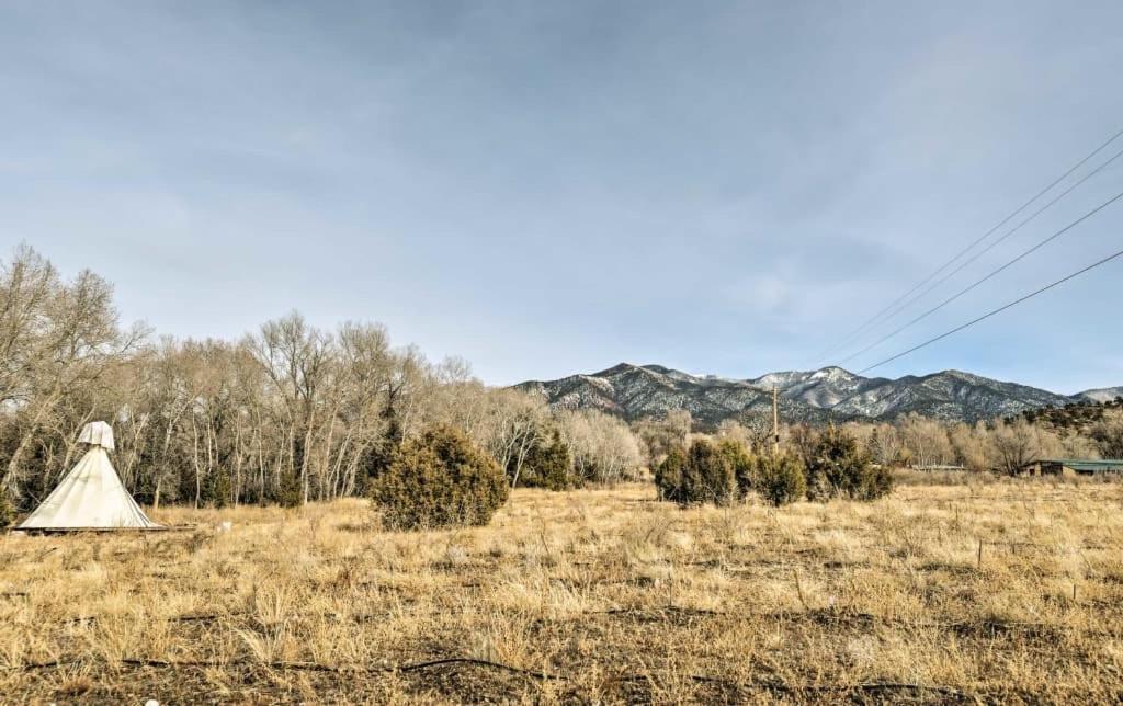 Taos Goji Farm & Eco-Lodge Retreat Arroyo Seco Exterior photo